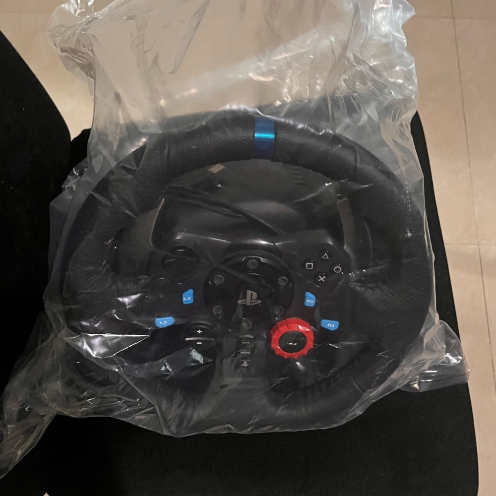 Logitech G29 Racing Wheel Set - Picture 5 of 9